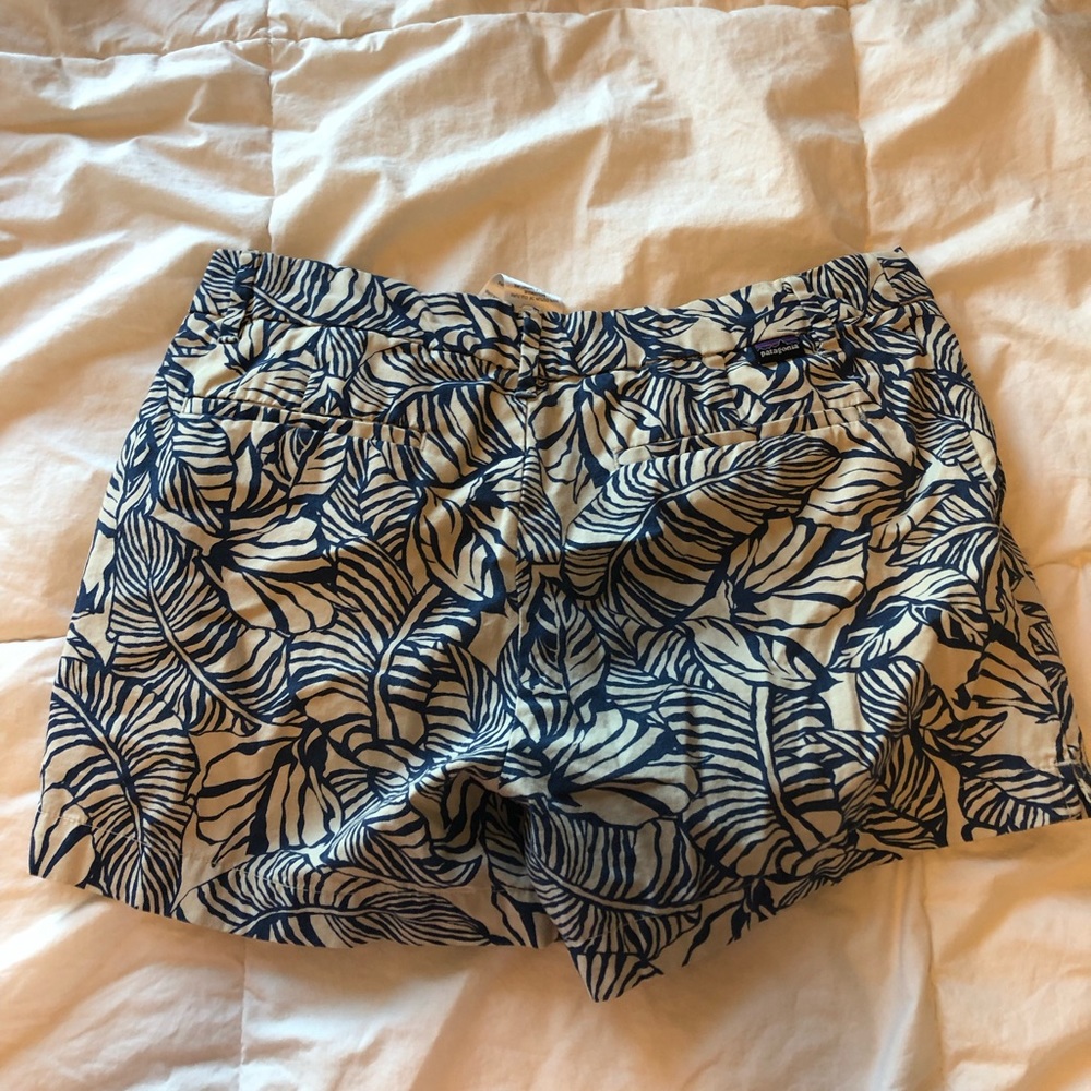SOLD Women’s Patagonia shorts - Picture 2 of 5